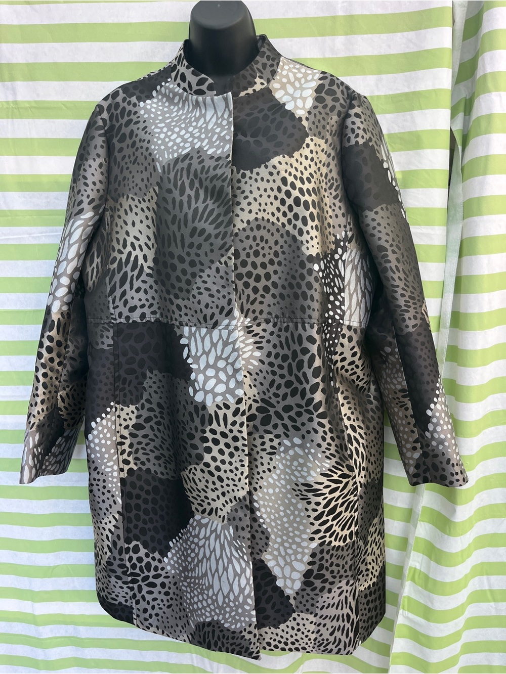 Anne Klein Gray & Black Abstract Trench Coat